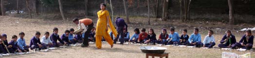bambini a Dhampur